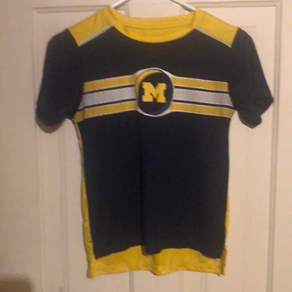 Michigan Wolverines Med(8/10) shirt from Proedge